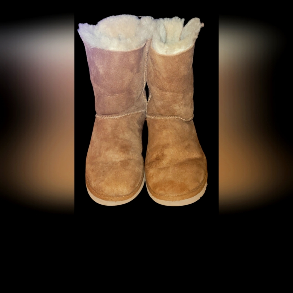 UGG WOMEN BAILEY BOW SWIRL CHESTNUT WATER RESISTANT BOOT US 7